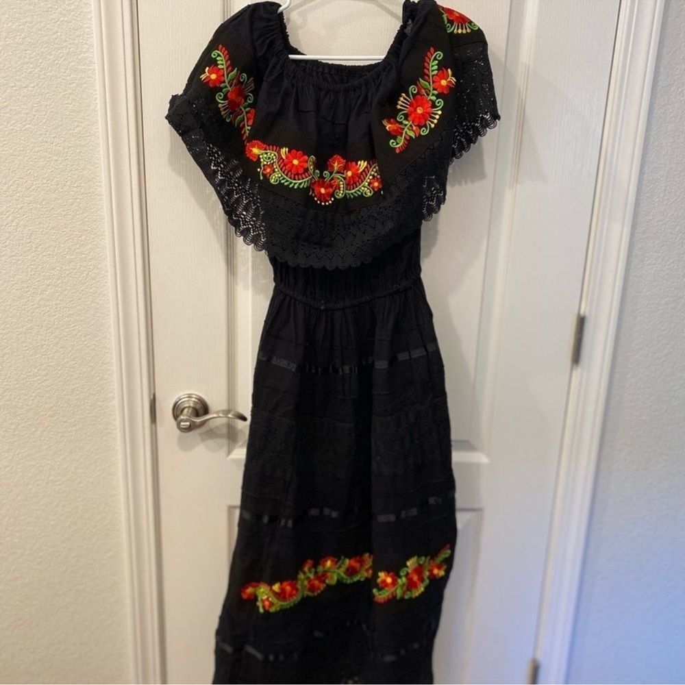 NWT women’s authentic Mexican Black Off-Shoulder Dress with Floral Embroidery